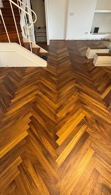 Lavori svolti da Spazio Group SRL — pavimenti in legno, porte e rivestimento scale a Milano