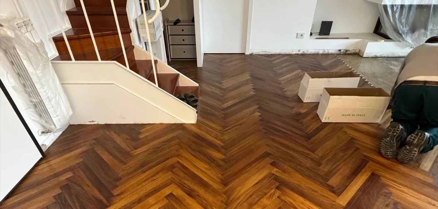 Lavori svolti da Spazio Group SRL — pavimenti in legno, porte e rivestimento scale a Milano