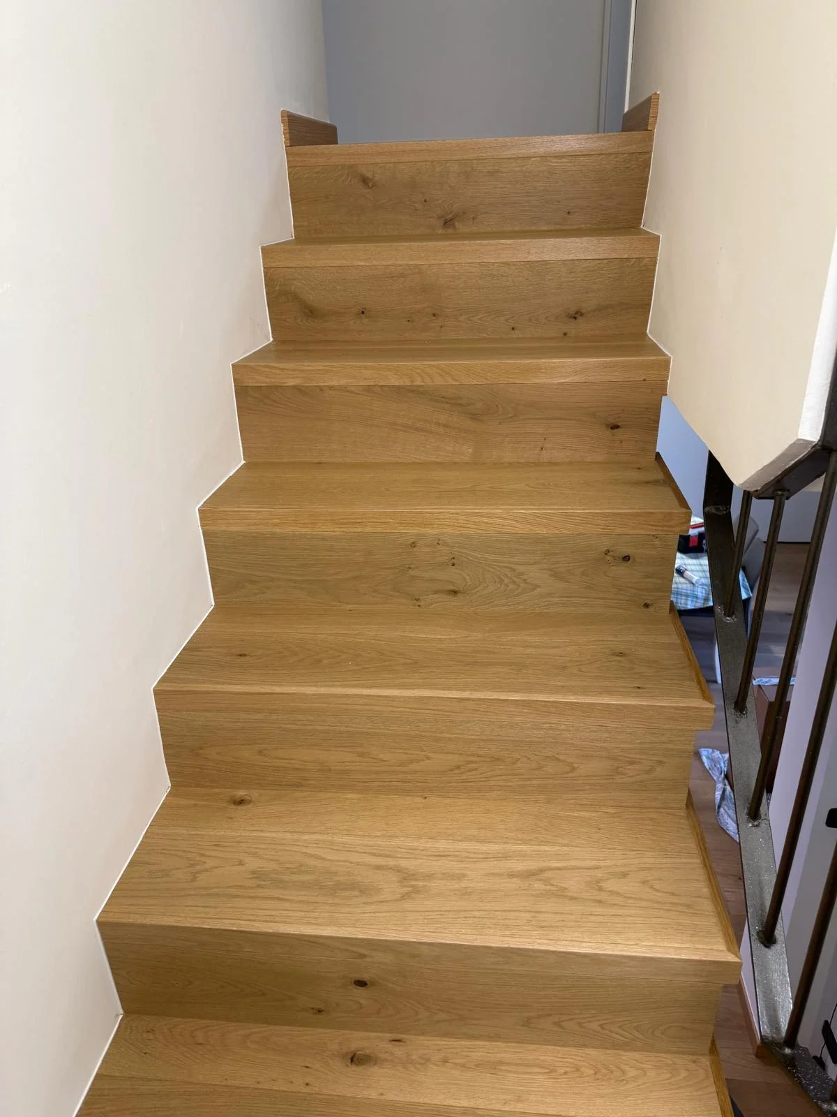 Lavoro Spazio Group SRL — Rivestimento scale in legno a Milano, intervento 1