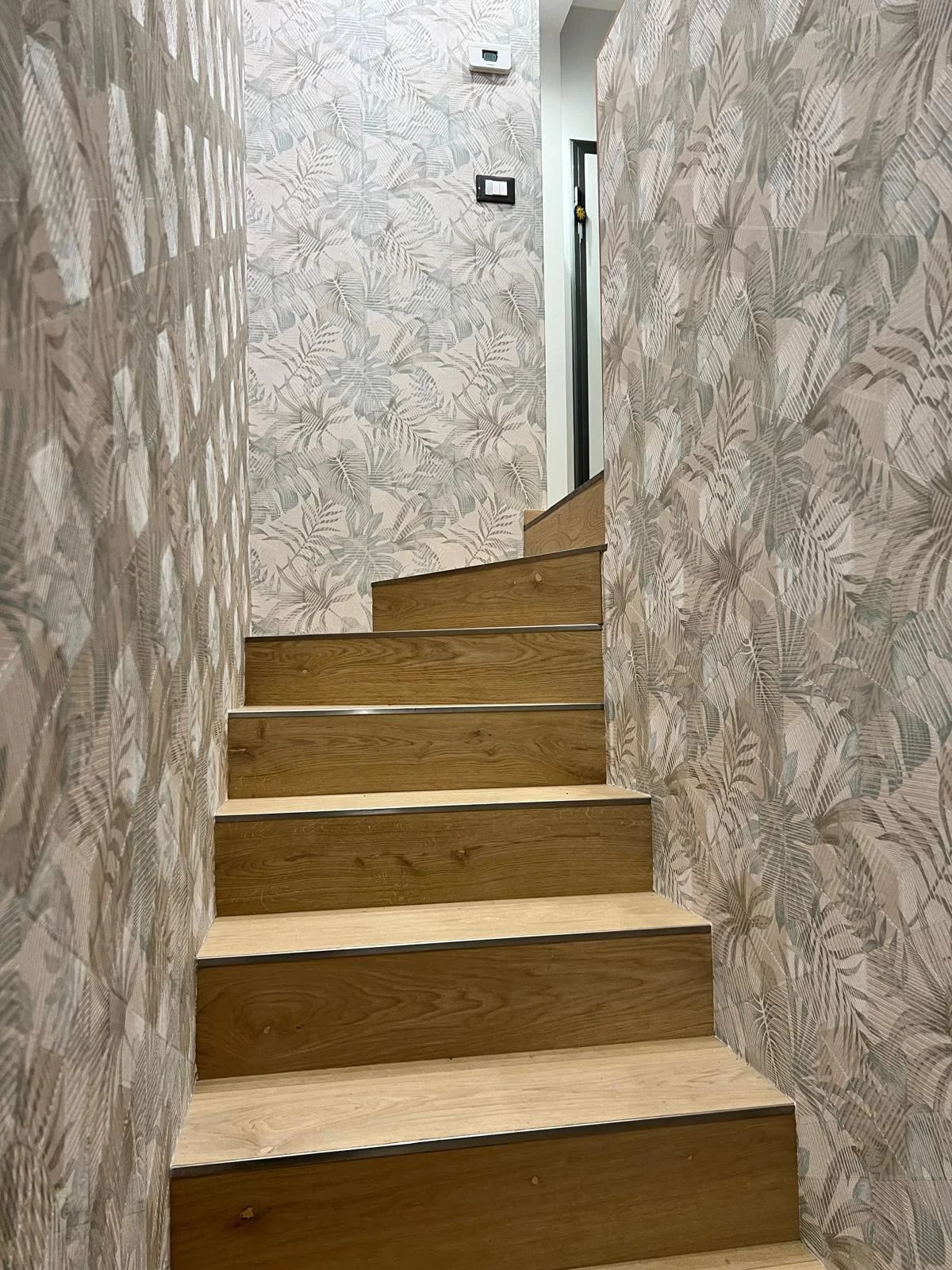 Lavoro Spazio Group SRL — Rivestimento scale in legno a Milano, intervento 13