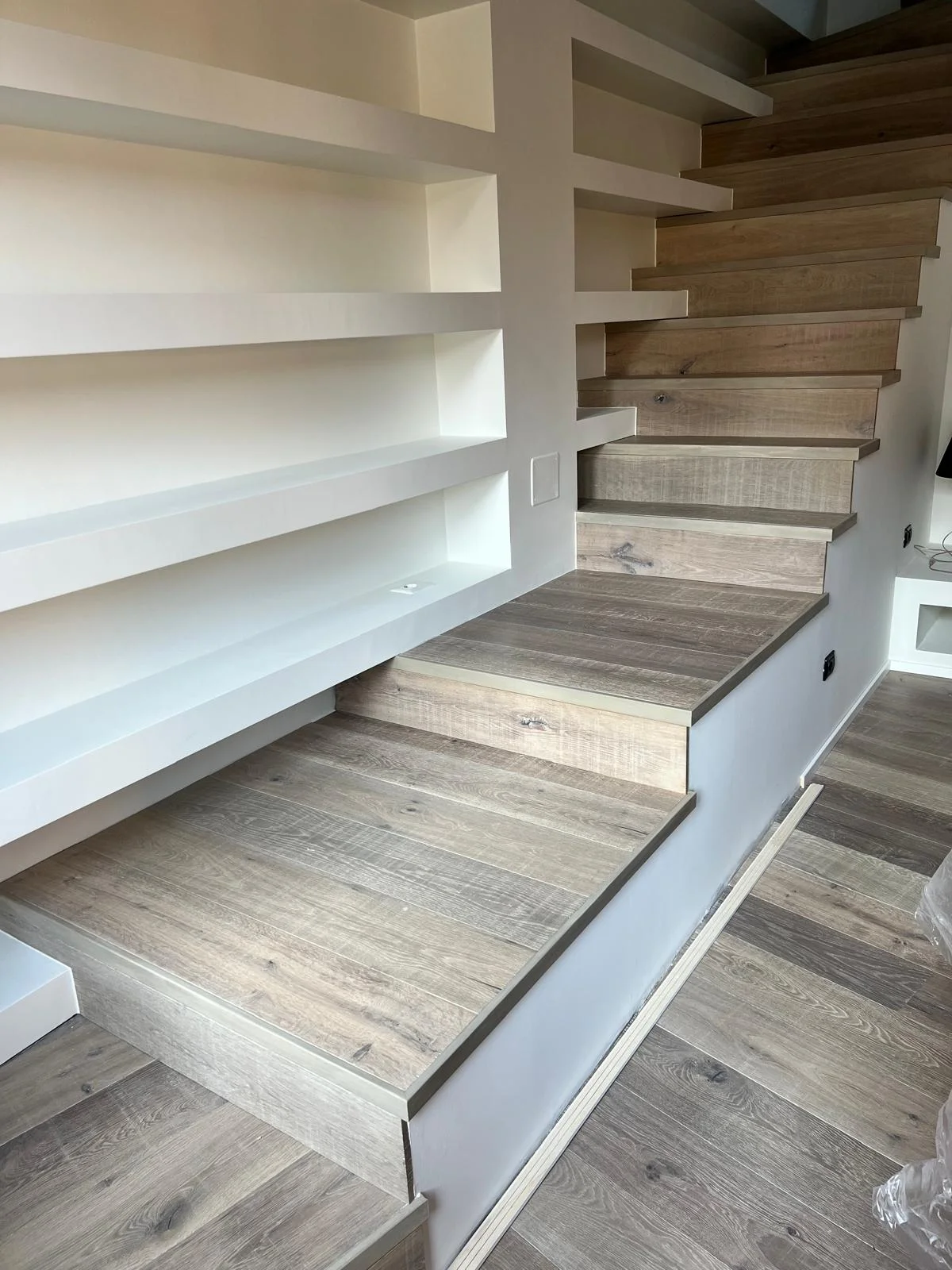 Lavoro Spazio Group SRL — Rivestimento scale in legno a Milano, intervento 20