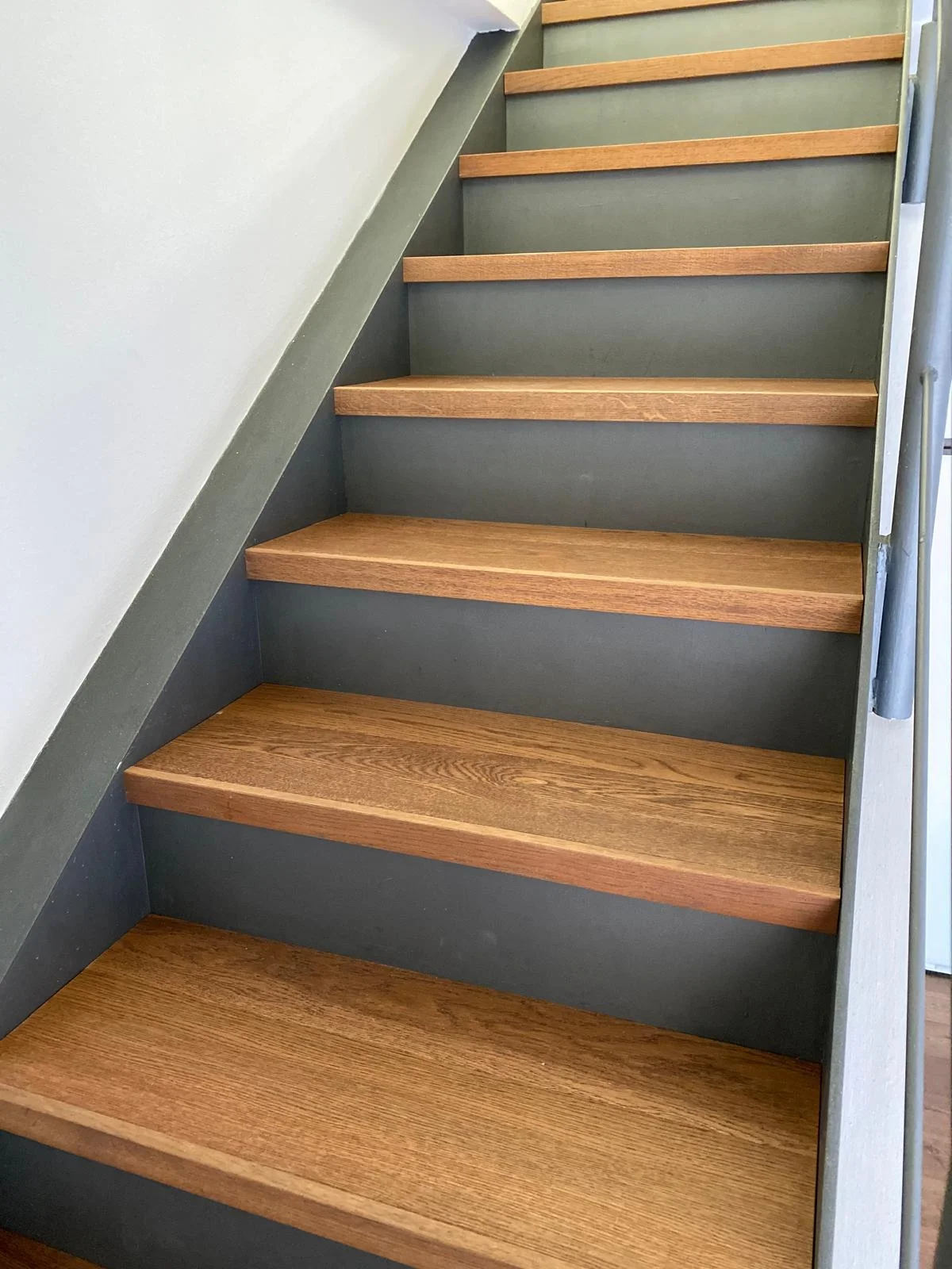 Lavoro Spazio Group SRL — Rivestimento scale in legno a Milano, intervento 29