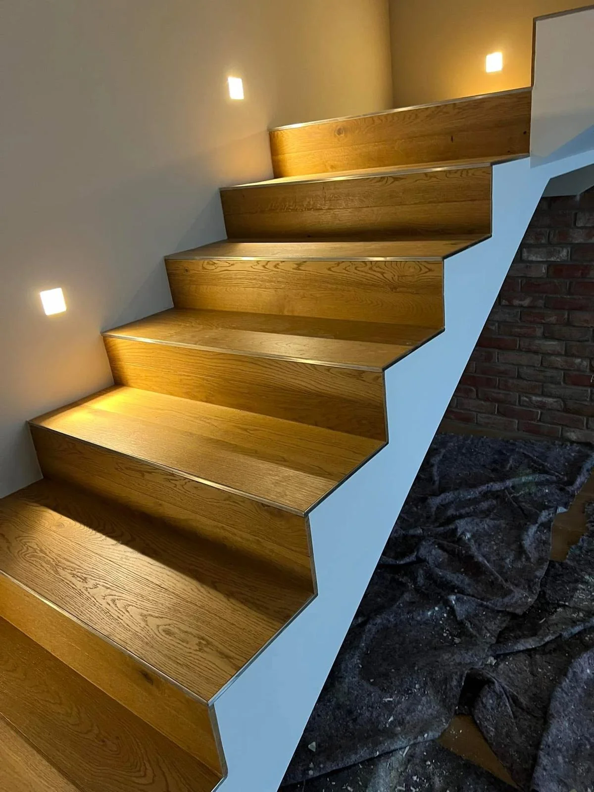 Lavoro Spazio Group SRL — Rivestimento scale in legno a Milano, intervento 3