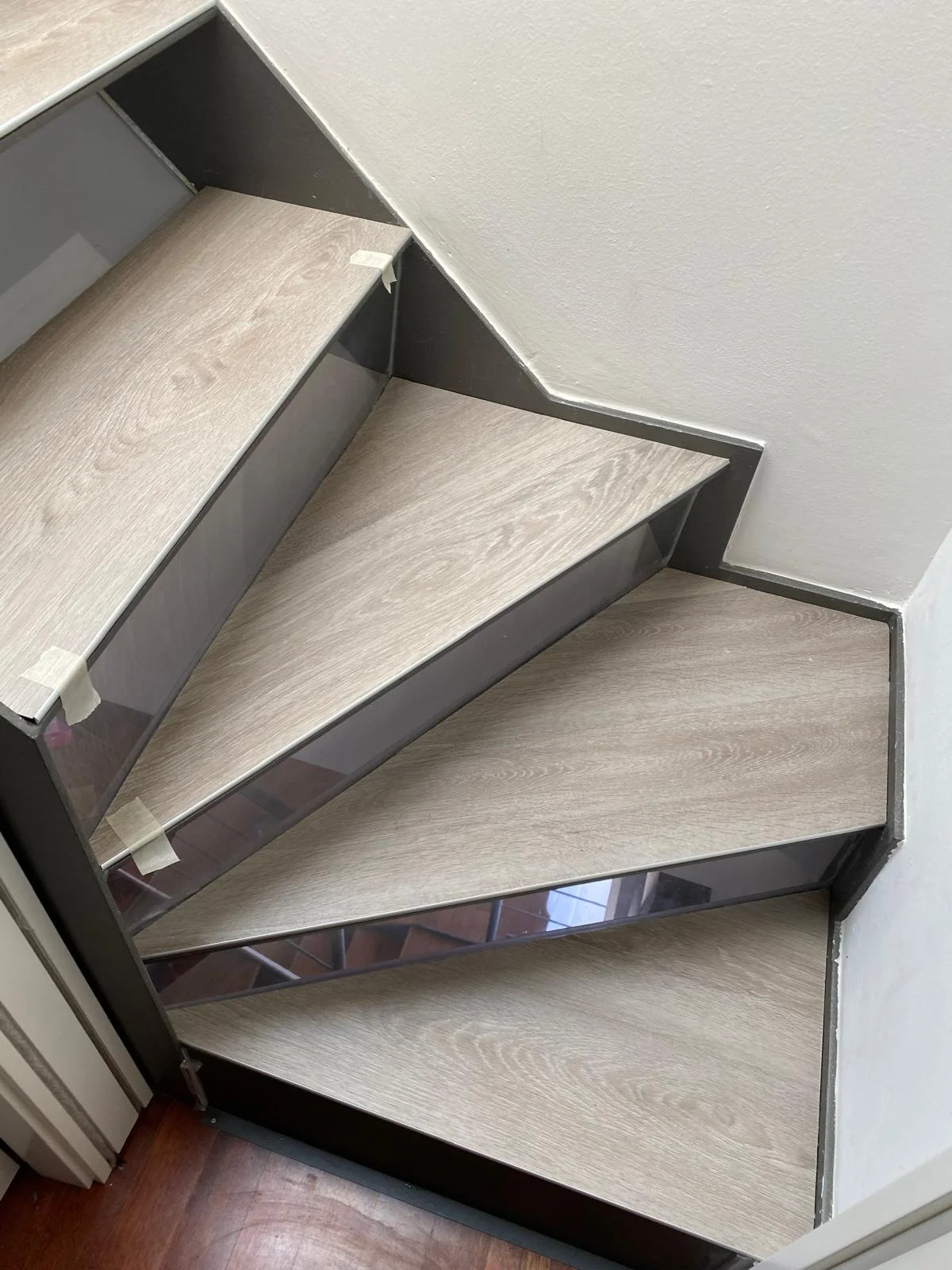 Lavoro Spazio Group SRL — Rivestimento scale in legno a Milano, intervento 30