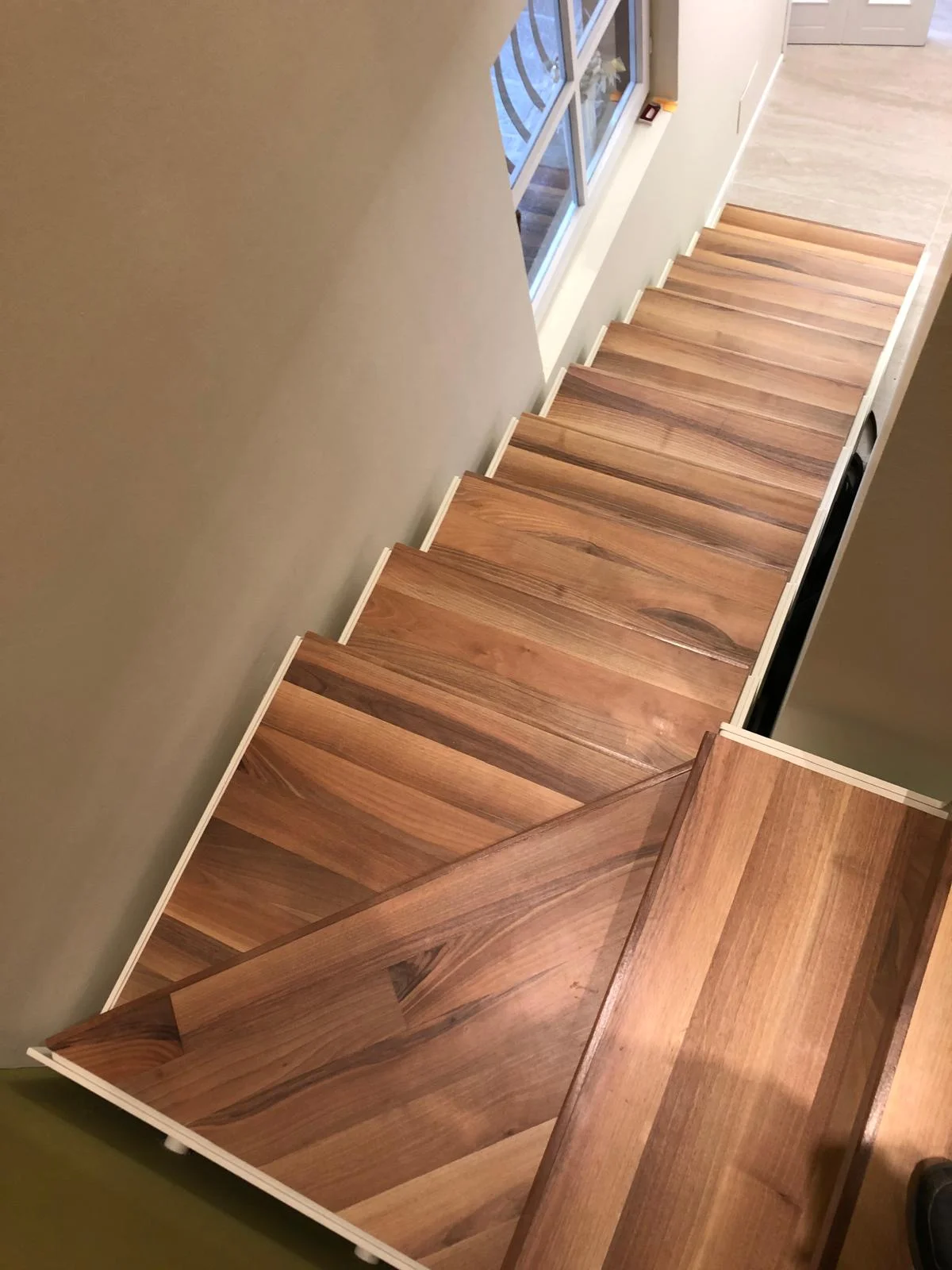 Lavoro Spazio Group SRL — Rivestimento scale in legno a Milano, intervento 32