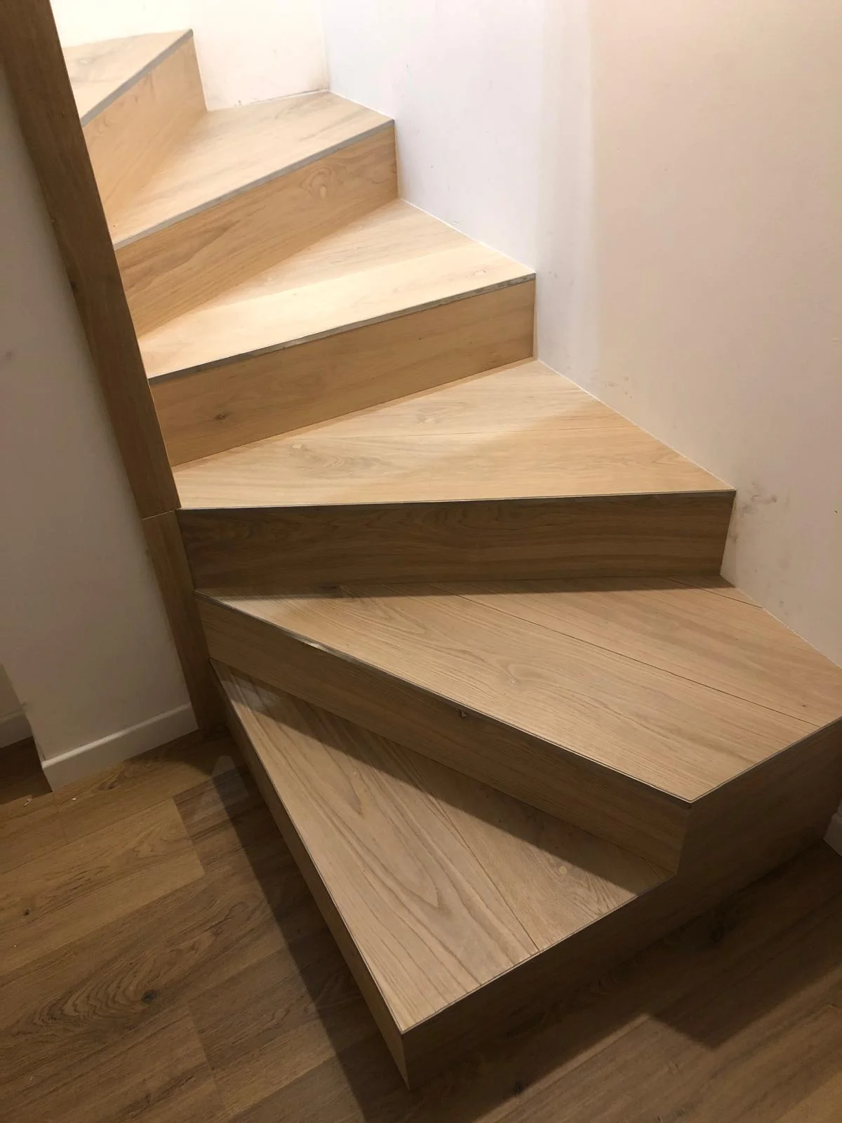 Lavoro Spazio Group SRL — Rivestimento scale in legno a Milano, intervento 33