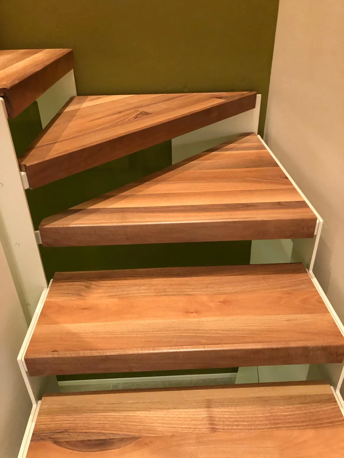 Lavoro Spazio Group SRL — Rivestimento scale in legno a Milano, intervento 37