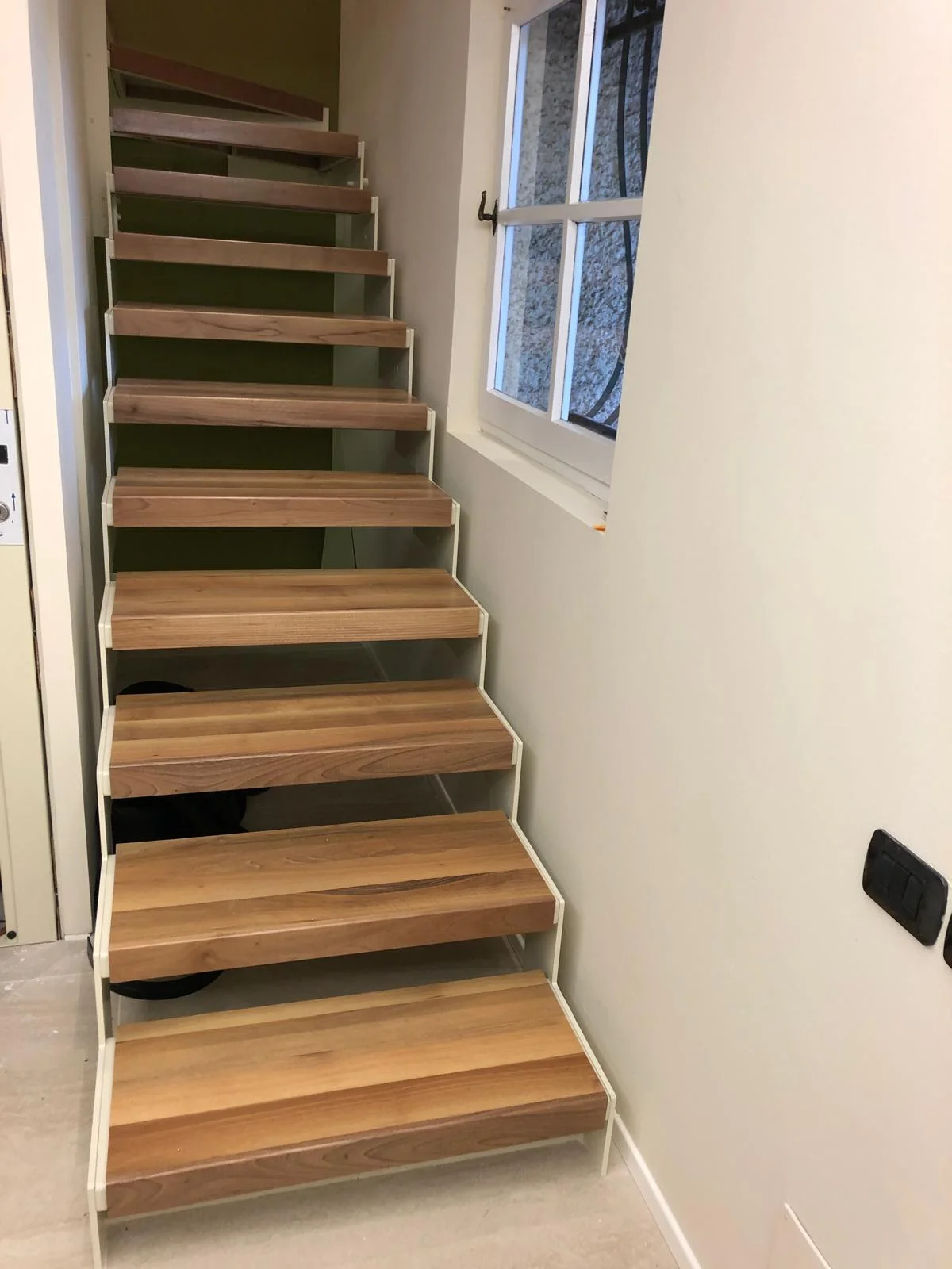 Lavoro Spazio Group SRL — Rivestimento scale in legno a Milano, intervento 38