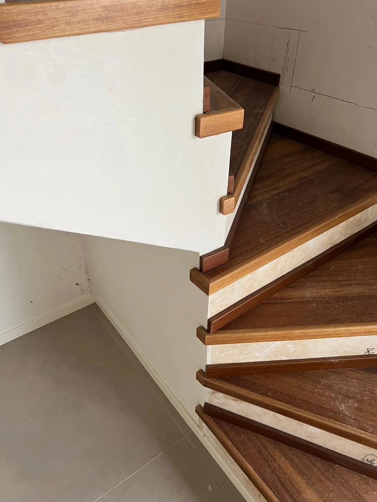 Lavoro Spazio Group SRL — Rivestimento scale in legno a Milano, intervento 7